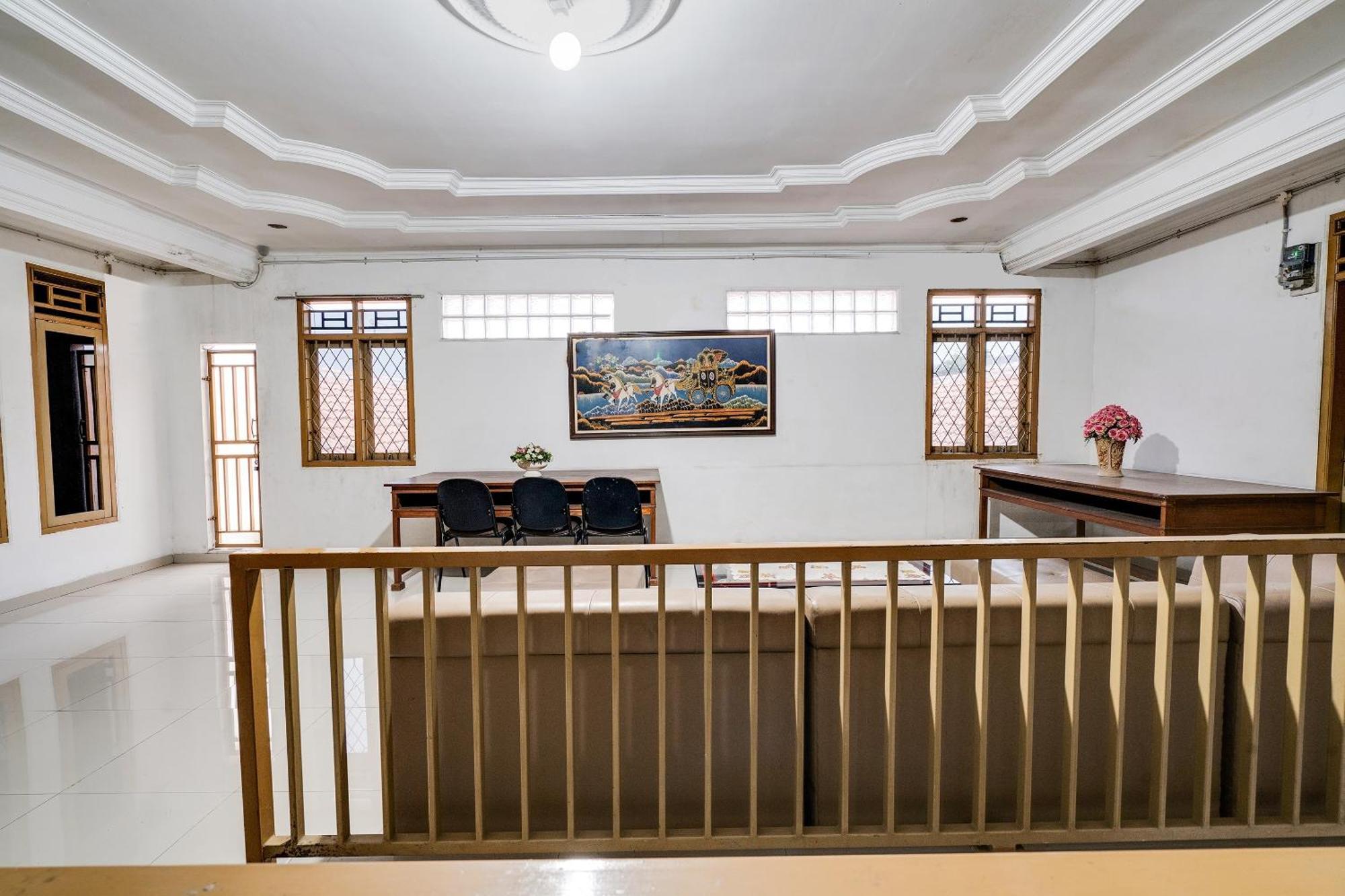 Oyo Life 91994 Sawerigading Jatinangor Syariah Hotel Sayang Екстериор снимка