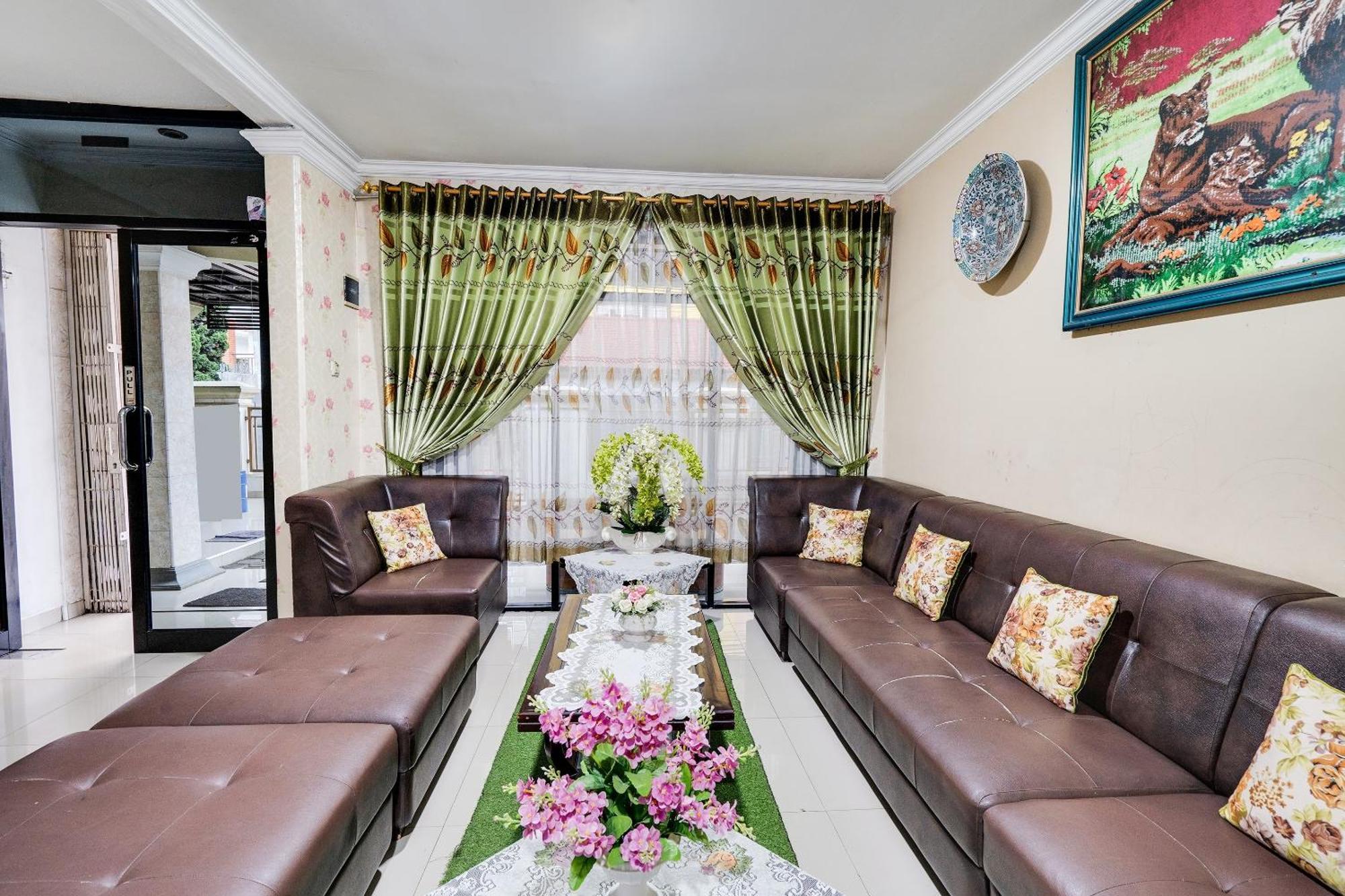 Oyo Life 91994 Sawerigading Jatinangor Syariah Hotel Sayang Екстериор снимка