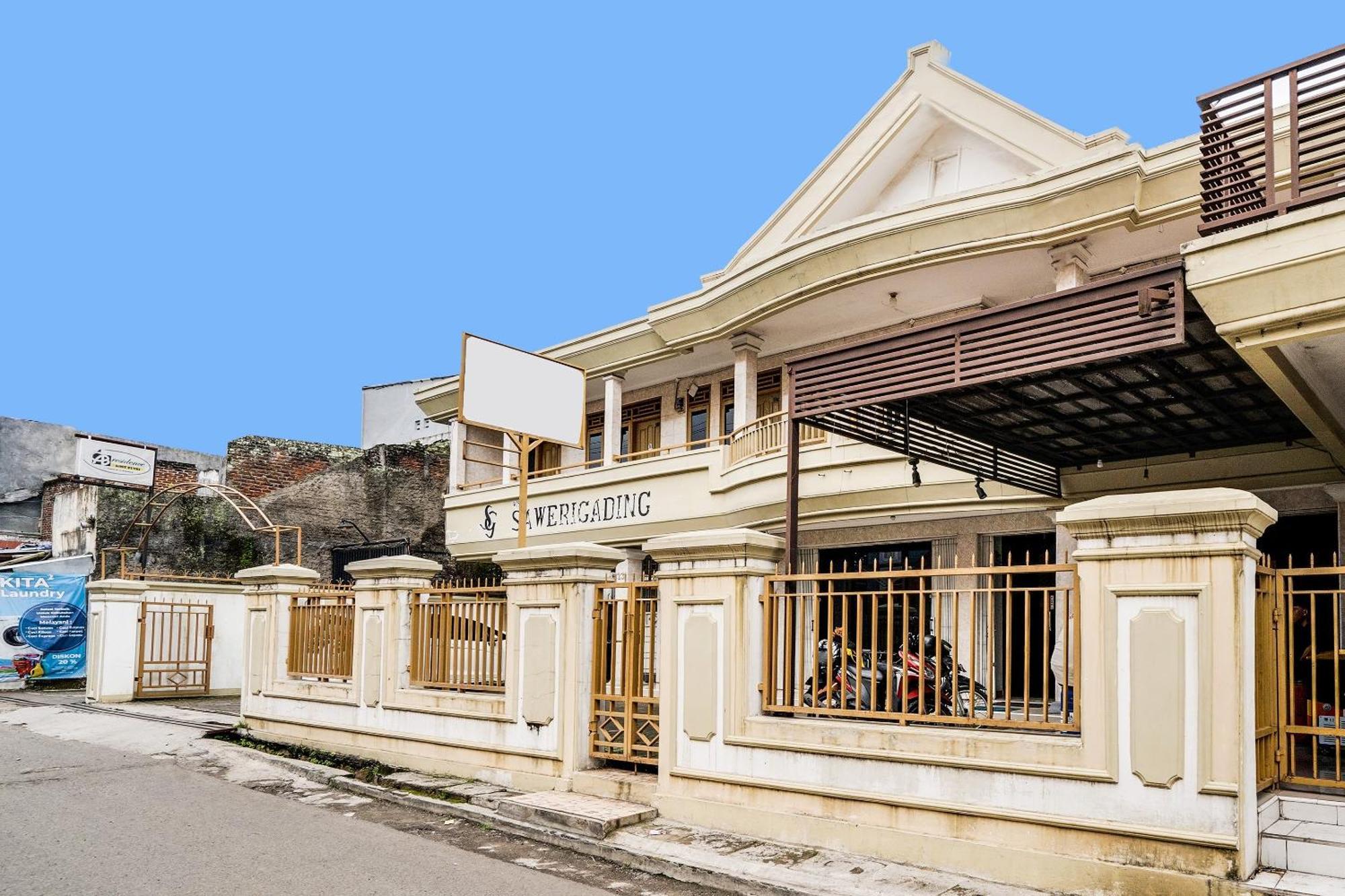 Oyo Life 91994 Sawerigading Jatinangor Syariah Hotel Sayang Екстериор снимка