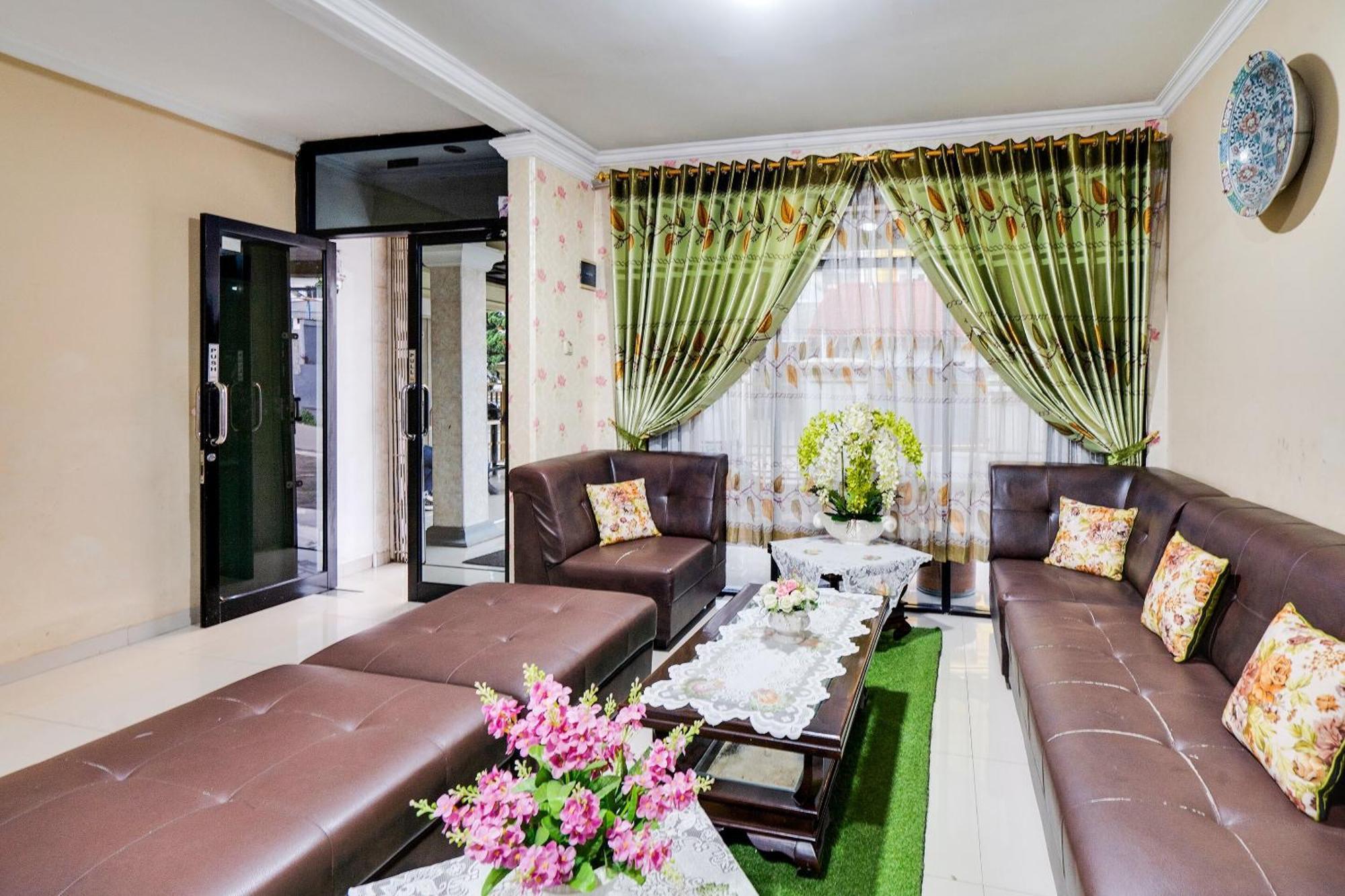 Oyo Life 91994 Sawerigading Jatinangor Syariah Hotel Sayang Екстериор снимка